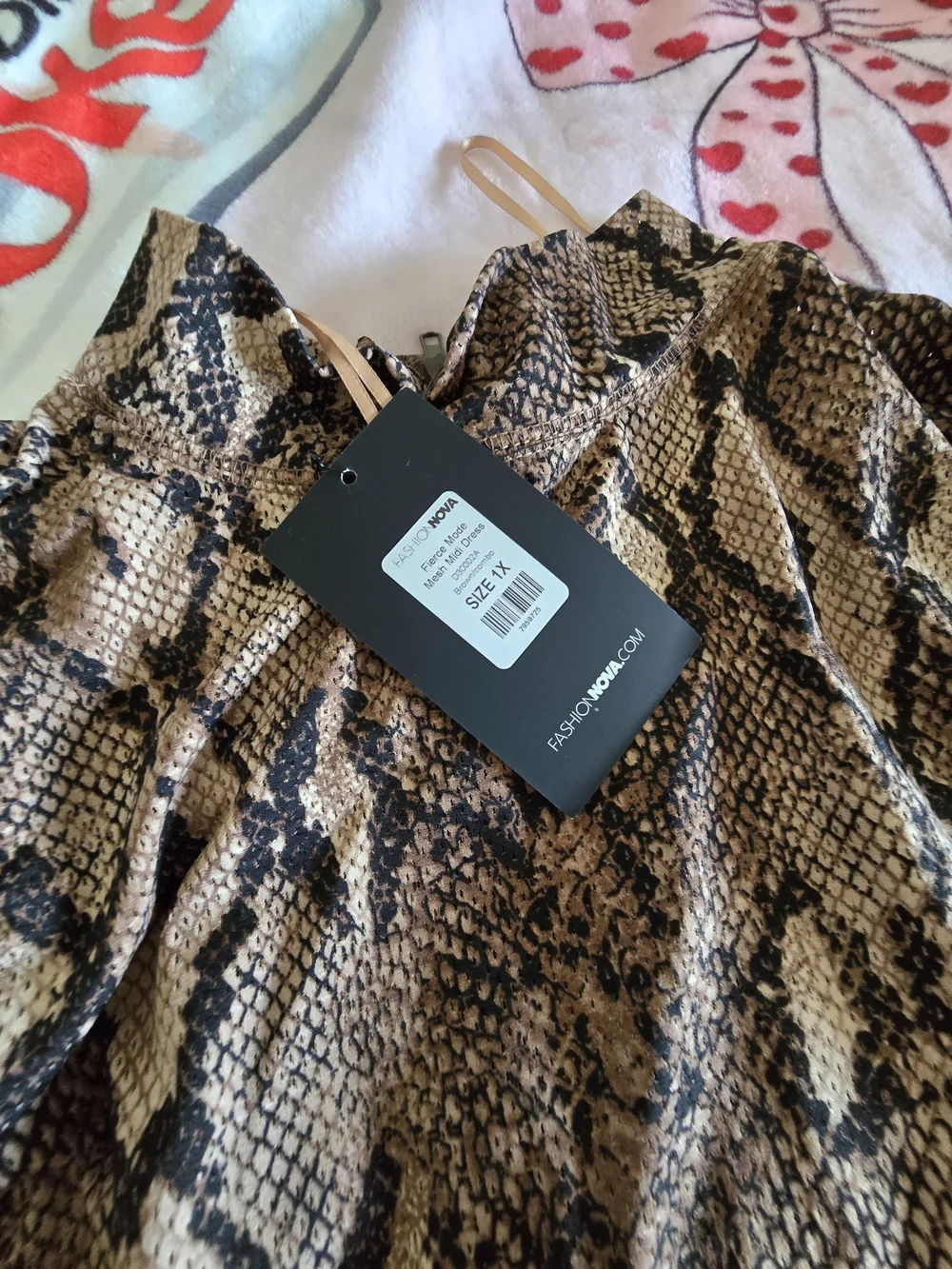 Fashion Nova figure skimming